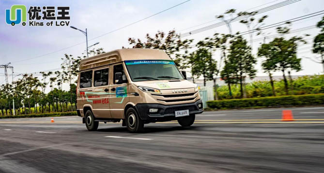 动力强、空间大，效率高！依维柯得意荣获“高效城配推荐VAN车”！