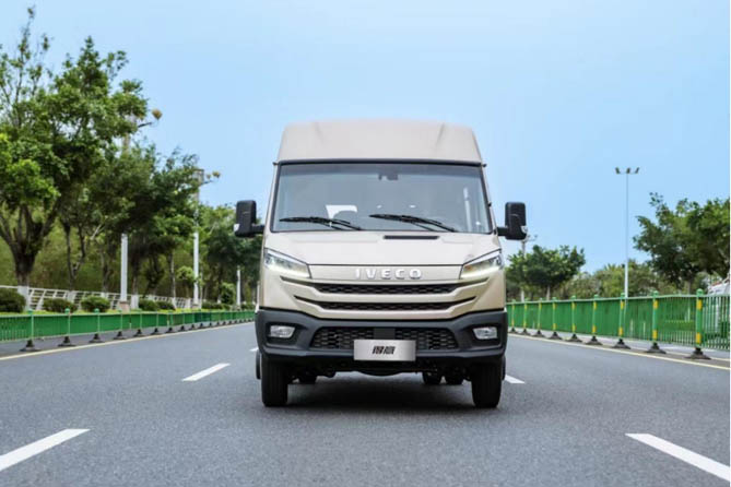 南京依维柯：春节不打烊，暖心伴君行