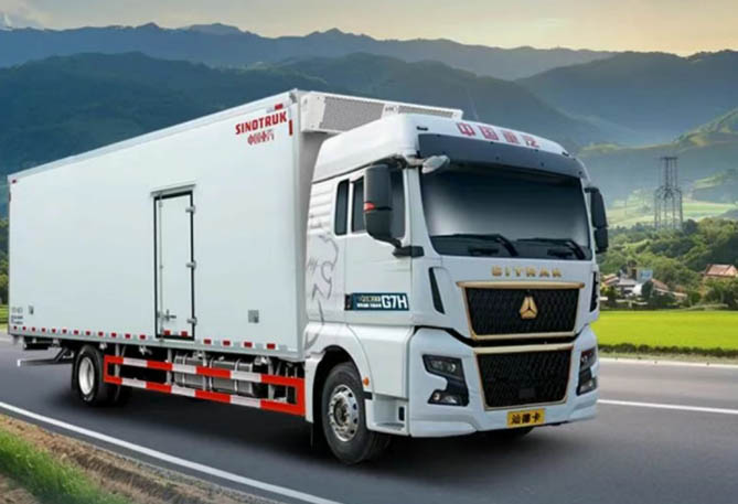 中国重汽汕德卡G7H 4x2冷藏车——高效先行，守护“鲜活力” ！