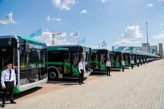 人民日报连续3次点赞宇通：为中亚交通注入绿色新动能