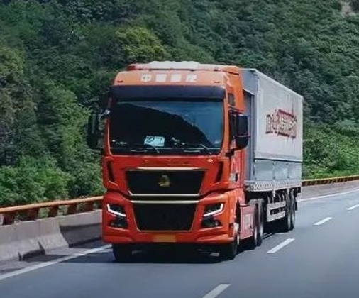 【实测高分选手】汕德卡G7H 720牵引车，节气一流，赢在起跑线！