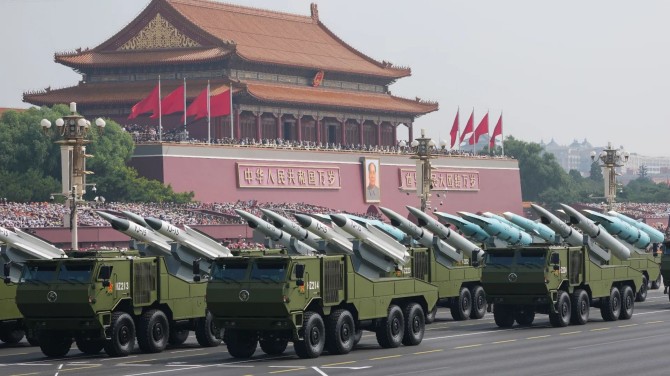 七次受阅背后的陕汽担当：从“钢铁洪流”到“智造标杆”，解码中国重卡硬核进化