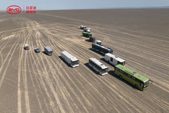 地表81.7℃高温！比亚迪全新客车勇闯吐鲁番完成极限测试