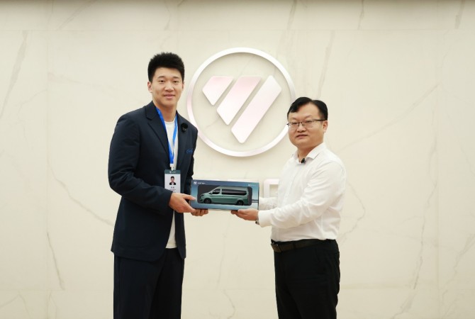 跨界新搭档！中国男篮雷蒙“入职”福田图雅诺，解锁城配物流新势力